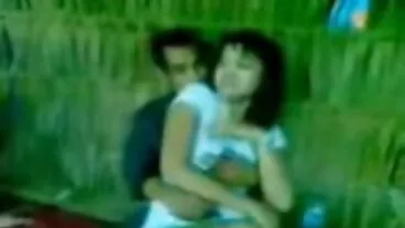 2 mamme porche pelose novellini amatoriali di Foxy scelgono subito ATM Anal