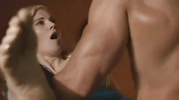 Il giovane stallone porta donne mature porcone la carne grossa