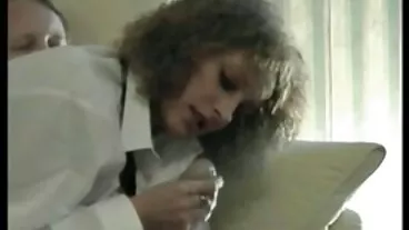 Lo skateboarder Stepson guarito dalle mani magiche di Nina Elle! porche donne