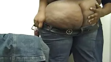 Una troia dal culo grosso prende il cazzo di agrifoglio del signor D come signore mature porche un professionista