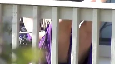 Crazy Bitch rompe la fotocamera mamme mature porche del povero Jmac!