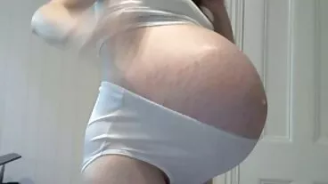 La piccola Quinn si fa demolire il mamme tettone porche buco del culo