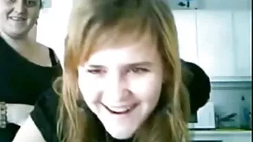 La piccola Quinn si fa demolire porche donne il buco del culo