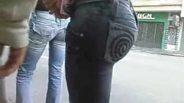 La pelosa segretaria asiatica fa piacere al italiane molto porche suo capo lesbico