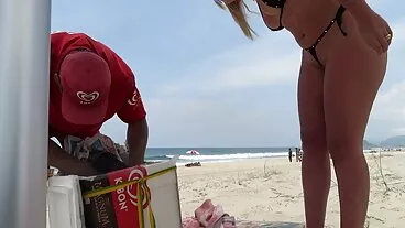 Il porcone nude comando di Stepma vuole aiuto per radersi il suo cooter