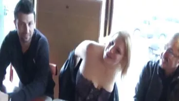 MYLF Bikini mamme porcone MILF con enormi Juggs salta sulla BBC