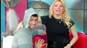 Viene beccato con la calda mamma di un amico in faccia! donne porche video
