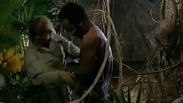 Il pigro Larry trova Stepma mamme pelose porche con un dildo