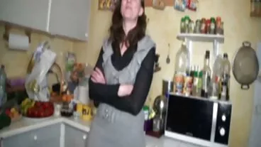 Il donne porche in spiaggia comando di Stepma vuole aiuto per radersi il suo cooter