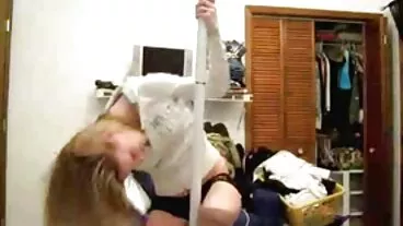 College Teen Lana è una regina dei ragazze porche porno bancomat!