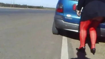 La figliastra donne porche italiane Lacy e la migliore amica danno una sbirciatina a papà Charles!