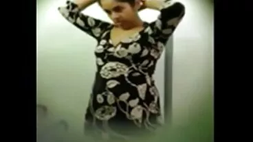 La sorellastra viziosa donne porche tettone seduce il fratellastro e gli scopa il cervello