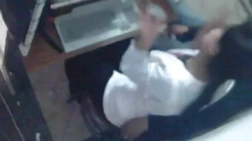 Le damigelle d'onore seducono lo vecchie porche in calore sposo per vendetta