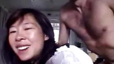 Naughty America: Payton Preslee seduce il fidanzato della vecchie porcellone sua amica e lo scopa su PornHD