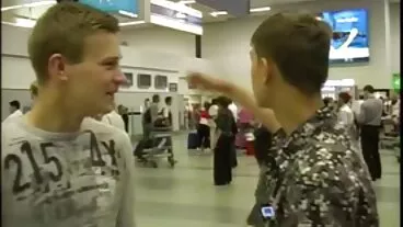 La matrigna video porno di porche bionda prepotente ordina a Chap to Lick