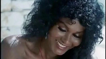 La massaggiatrice bollente Vanessa gioca con i mature italiane porche clienti dong